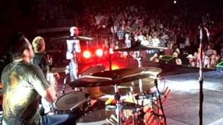 Rich Redmond performs Jason Aldean's \