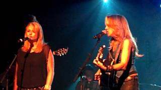 Sheryl Crow &amp; Miranda Lambert - &quot;Strong Enough&quot; @ Country Radio Seminar (26 Feb 2013)