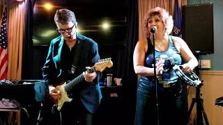 JT and Jen perfoming "Pretty Woman"