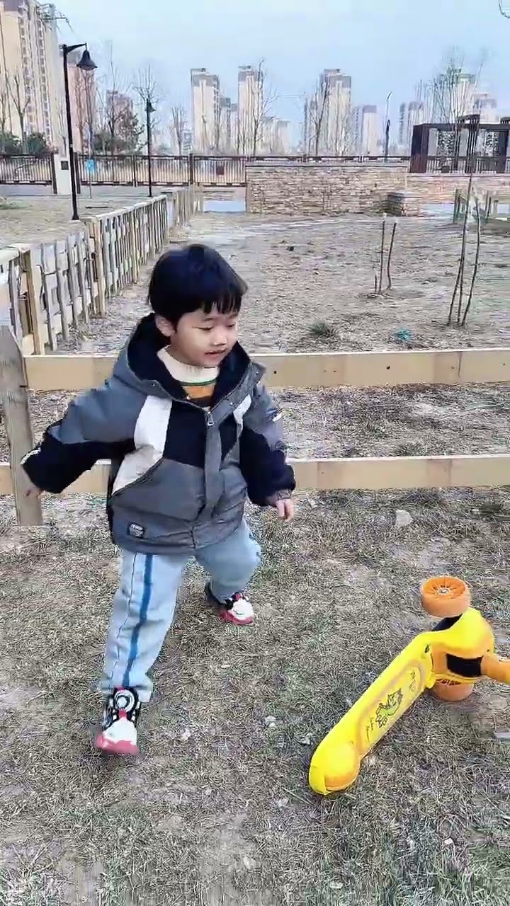 测试一下儿子的反应能力，没想到小家伙还挺聪明#Cute baby#Cute#呆萌小米宝#聪明宝宝#萌娃