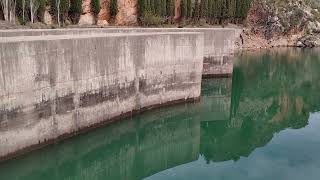 Desaguando agua pantano de Quentar Granada España 2024 1 4