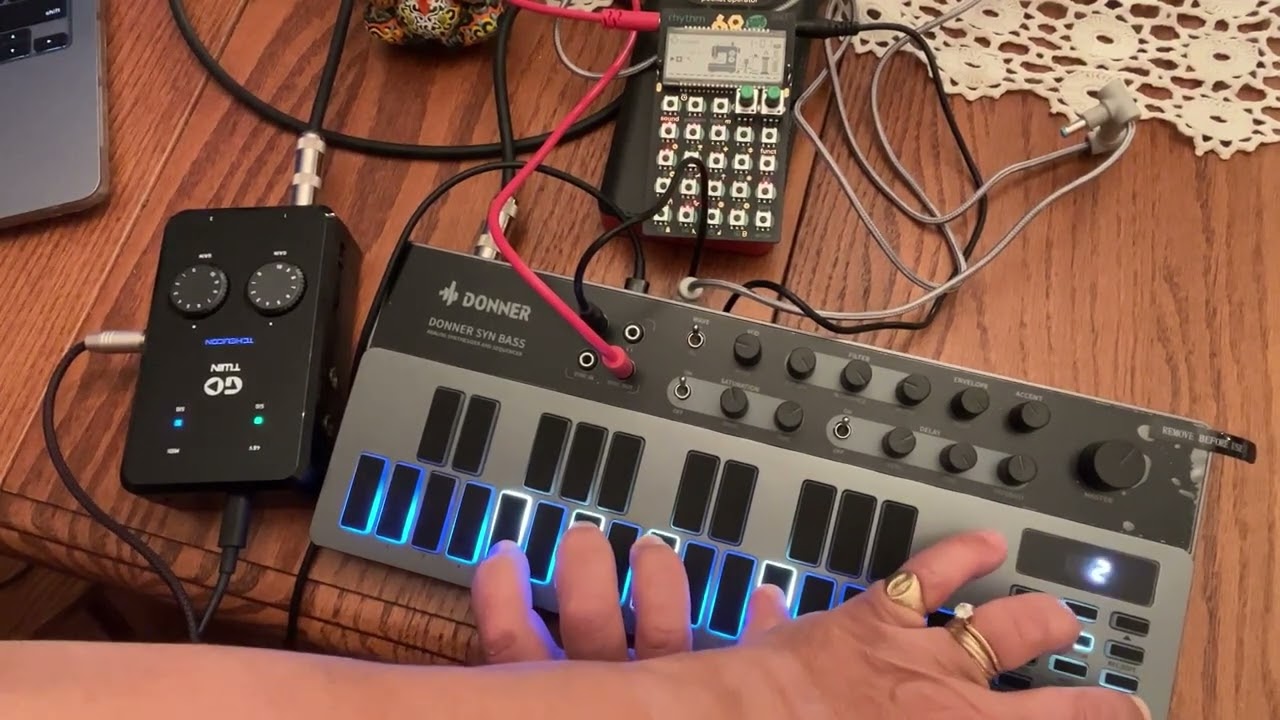 Donner B1 Bass and Pocket Operator Jam /recorded to iPhone