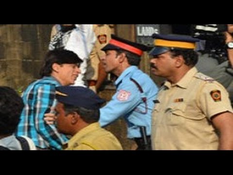 Shahrukh Khan Stopped From Entering His House videos for cats