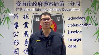 台南計程車追撞停等紅燈8車側翻  駕駛頭部受創送醫