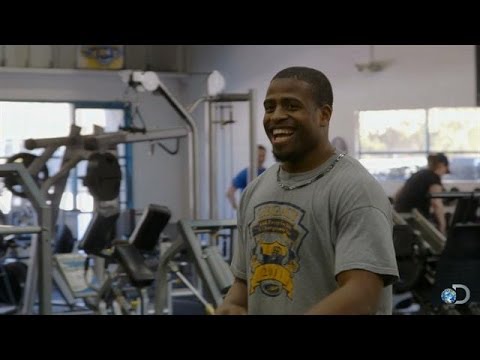 Richard Sherman Coaches Up a Young NFL Prospect | American Muscle