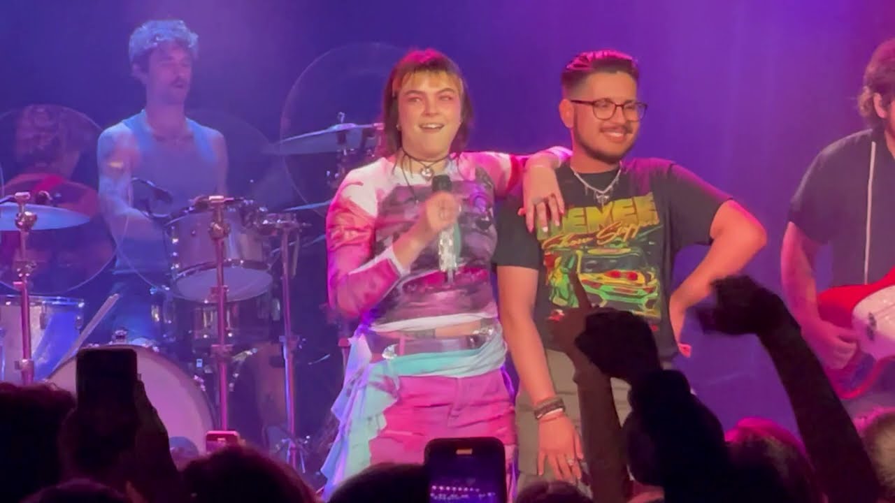 Benee - NIGHT GARDEN at The Roxy in Los Angeles 4-17-23