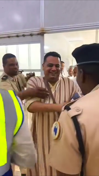 The flight did not take off without Aamir ( Miracle happened during Hajj )