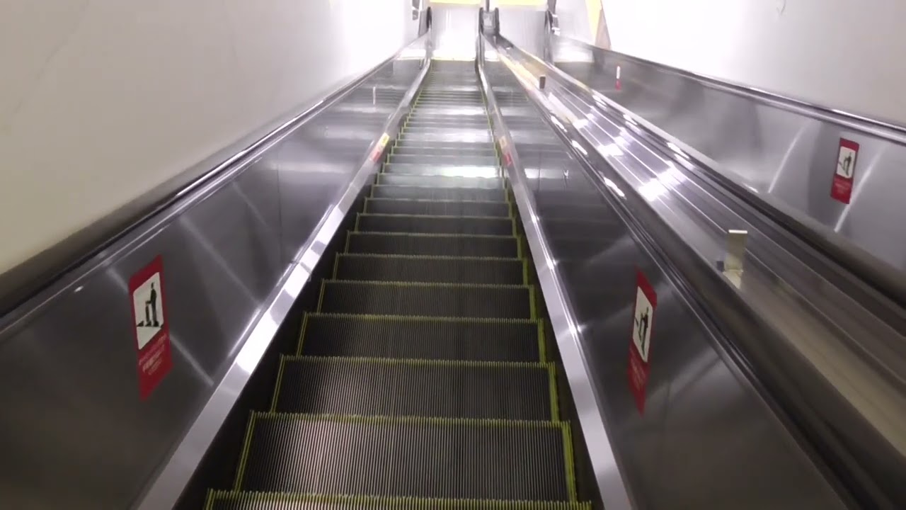 JR姫路駅12･34番乗り場のエスカレーター(日立製)