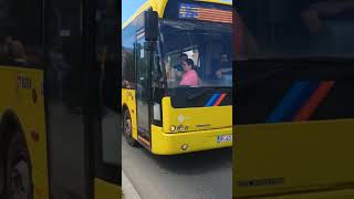 Autobuzul VDL Berkhof #8209 părăsind stația Boadei pe linia 475.