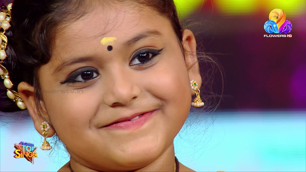 അഞ്ജന കണ്ണെഴുതി സുന്ദരിയായി വന്ന നമ്മുടെ വൈഷ്ണവിക്കുട്ടി  മനസ്സിന് കുളിർമയേകുന്ന ഗാനവുമായി..!!