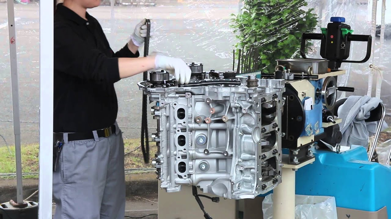 Vr35 Engine R35GT-Rエンジン(VR38DETT)組み立てデモンストレーションその1 - YouTube