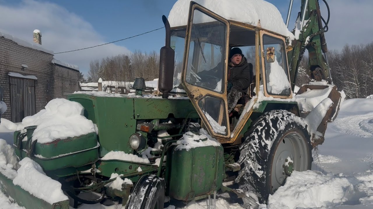 Полметра снега, мы расчищаем его трактором ЮМЗ 6/JUMZ 6. зима, минусы. запуск трактора зимой