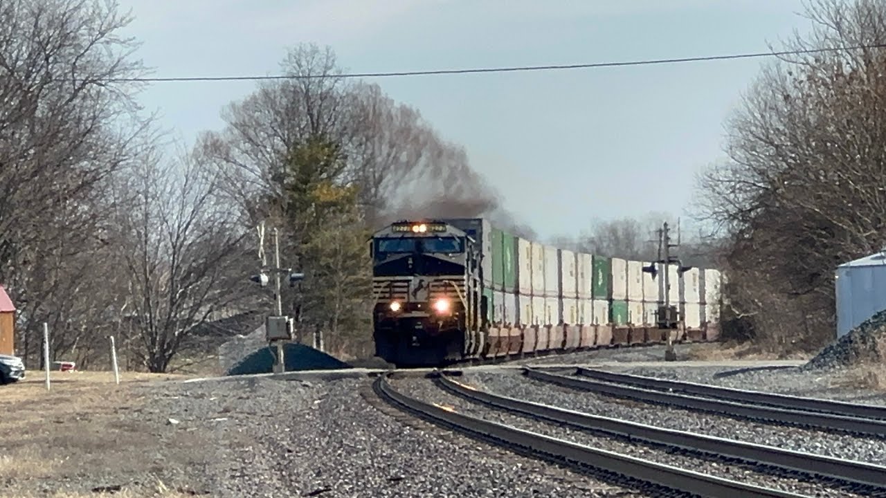 Westbound NS intermodal 27G