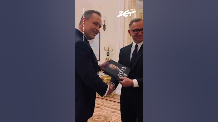 Duda gives his book to the new president!