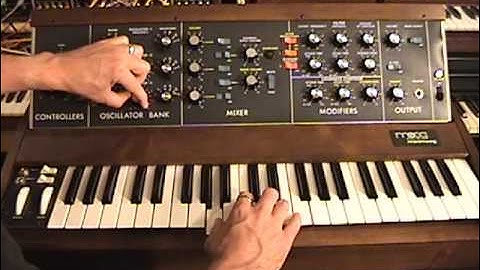 Demonstration of the Moog Minimoog (high quality)