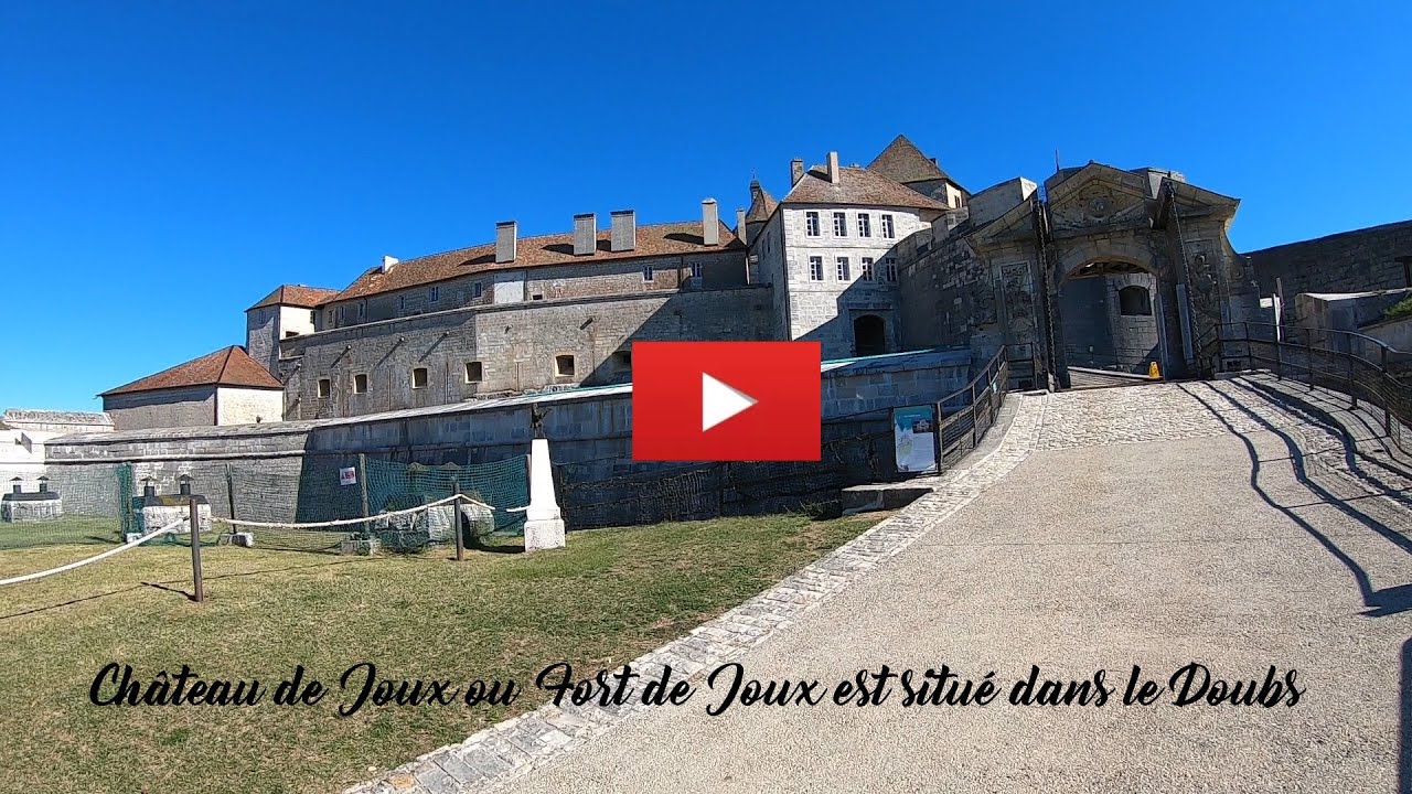 Le fort de Joux est situé dans le Doubs, dans le massif du Jura.