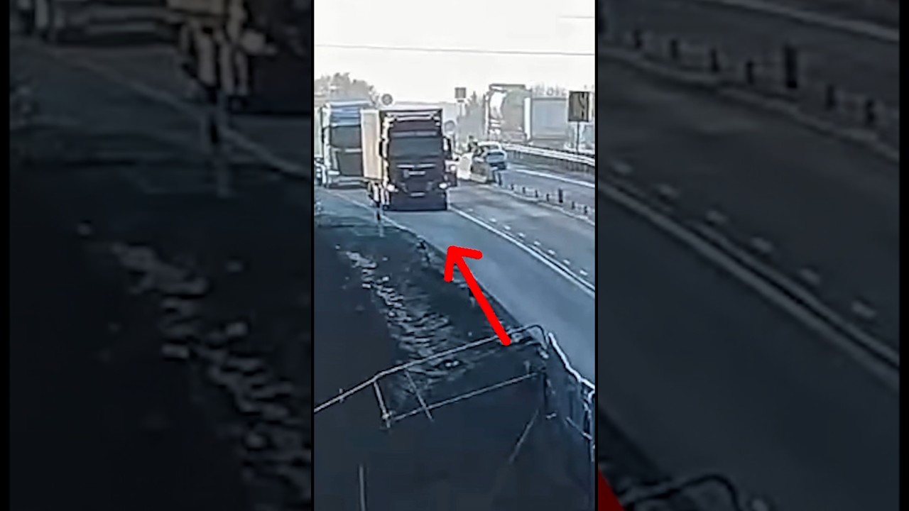 Blowout at Highway Speed! 🚚💨 mkif_hu #truckingjobs #automobile #lkw #camion