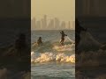 大都会を背にサーフィン❤︎ #australia #surf #ロングボード