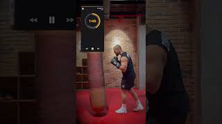 Simple combos on the bag. Training with the Shadow Boxing App