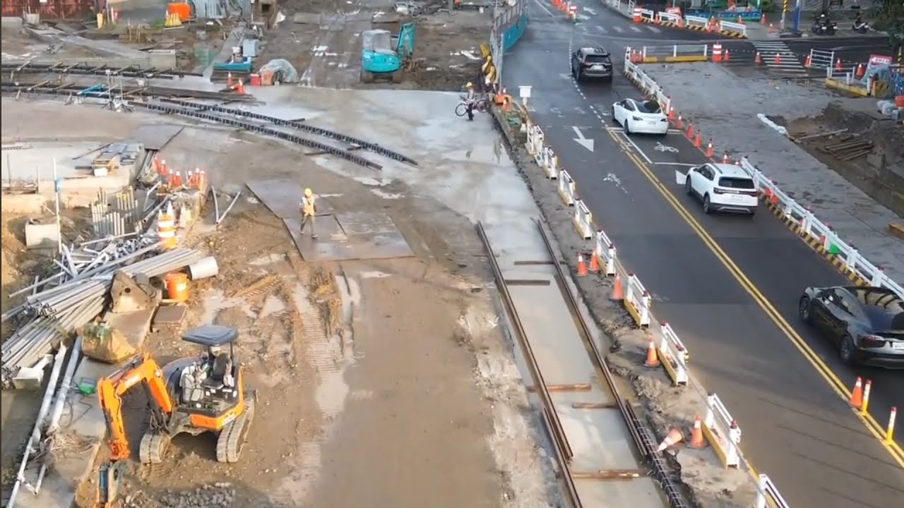 2026.03.02  淡江大橋 靜靜地 中正路放鐵軌了 近距離觀察