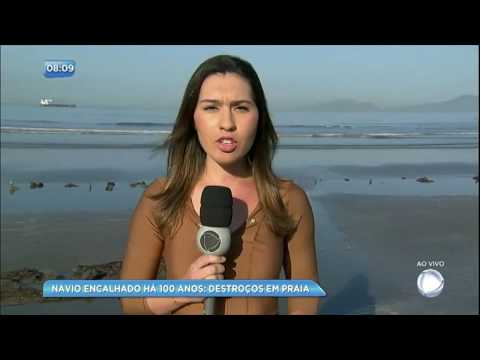Destroços de navio encalhado há 100 anos aparecem em Santos (SP)