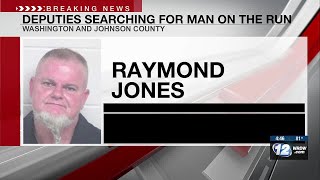 Washington County deputies search for suspect near Highway 15