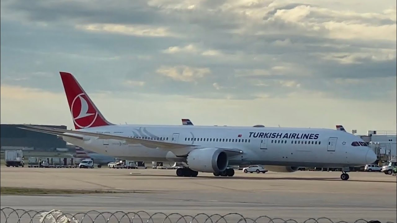 Turkish Airline 787-9 arrives Dallas/Fort Worth International Airport