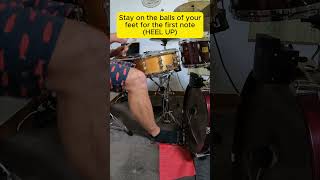 🦵 BASS DRUM foot technique for faster DOUBLES!  Beginner drum lesson #shorts #drumlessons #bassdrum