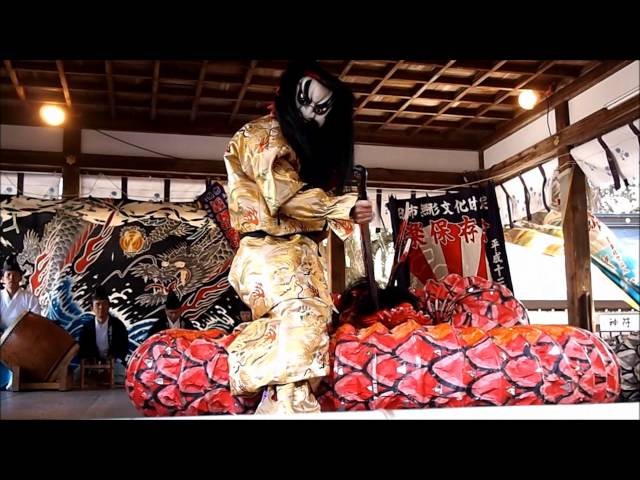 石見神楽「大蛇（おろち）」 松尾大社 節分祭 - YouTube