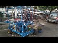 Машина для отжимания сахарного тростника на улице в Индии