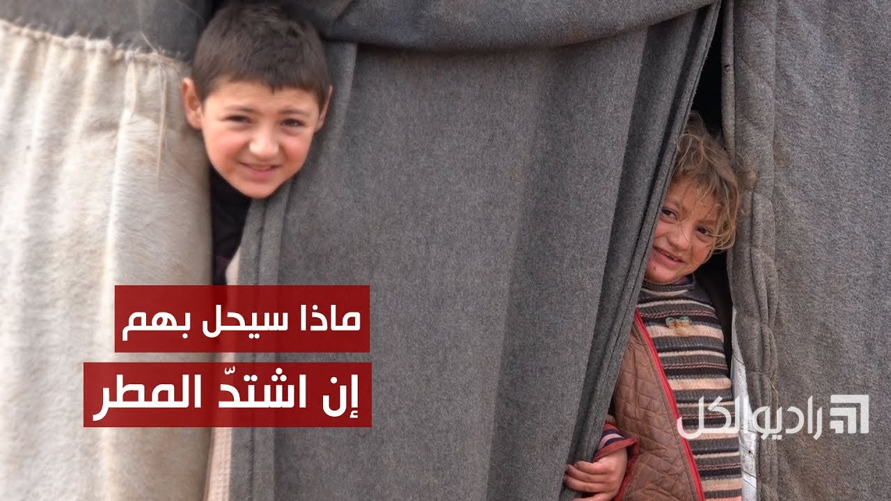 طرقات النازحين بمخيم نحن معاً تمتلئ بالوحل والماء