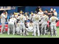 【阪神タイガース・5/25ヤクルト戦】試合前の円陣を見守る岡田監督