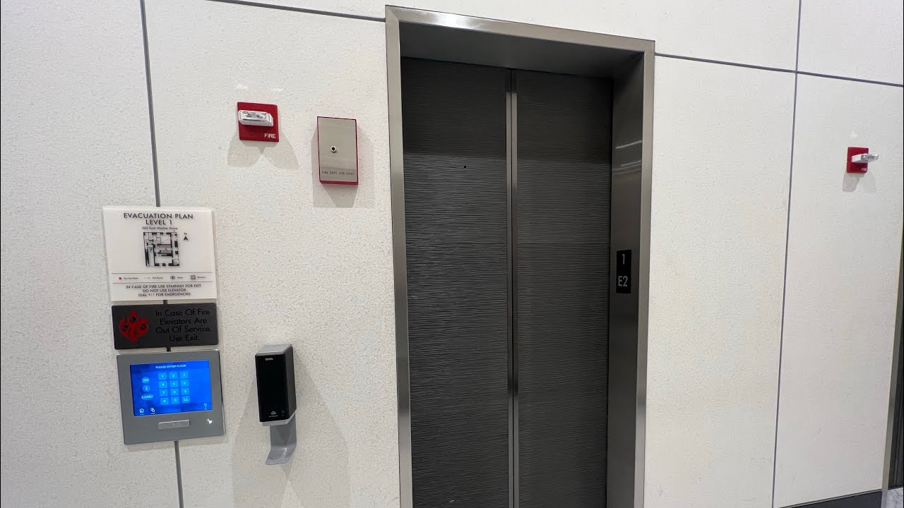 Застрял в 101-этажном лифте Otis! Высокоскоростные лифты OTIS — центр Чикаго, Иллинойс.