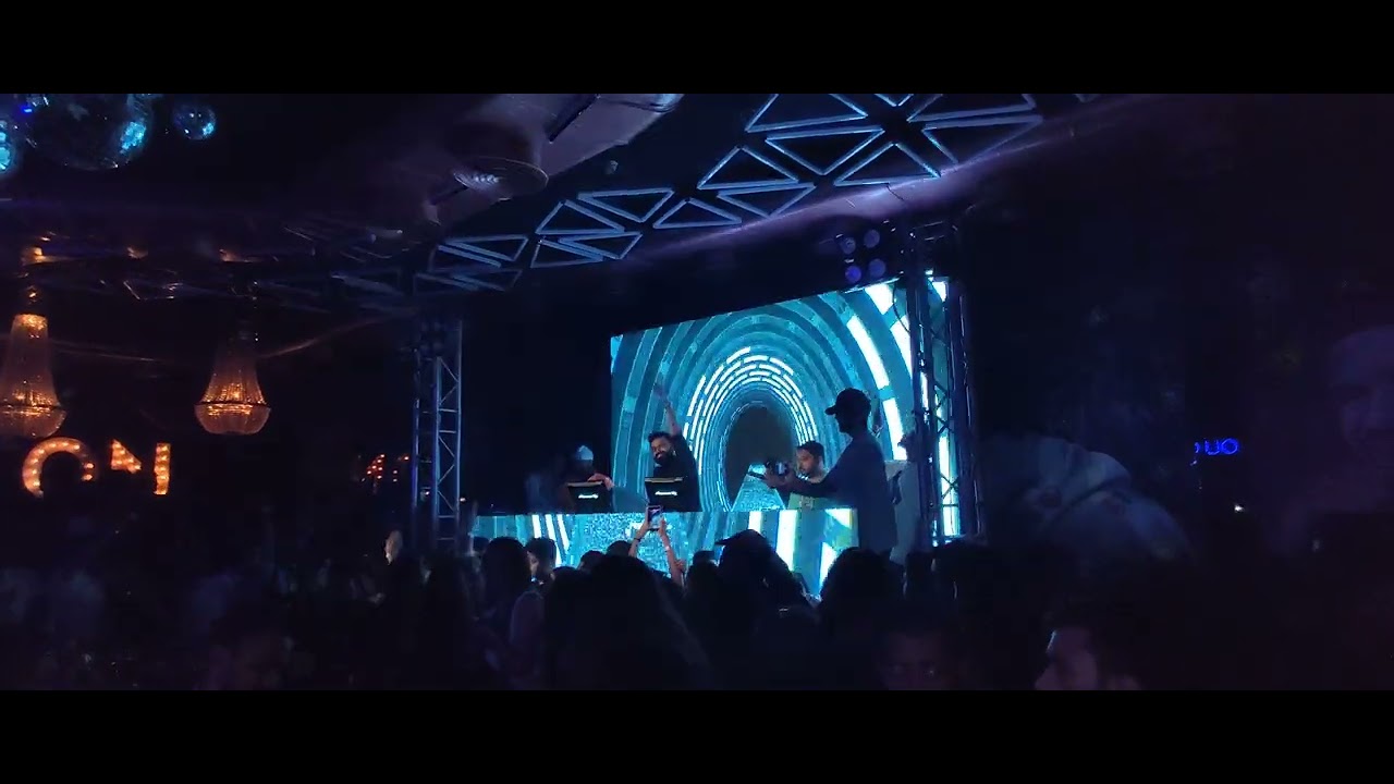 DJ Chetas-Kali Kali ZUlfon Ke Remix