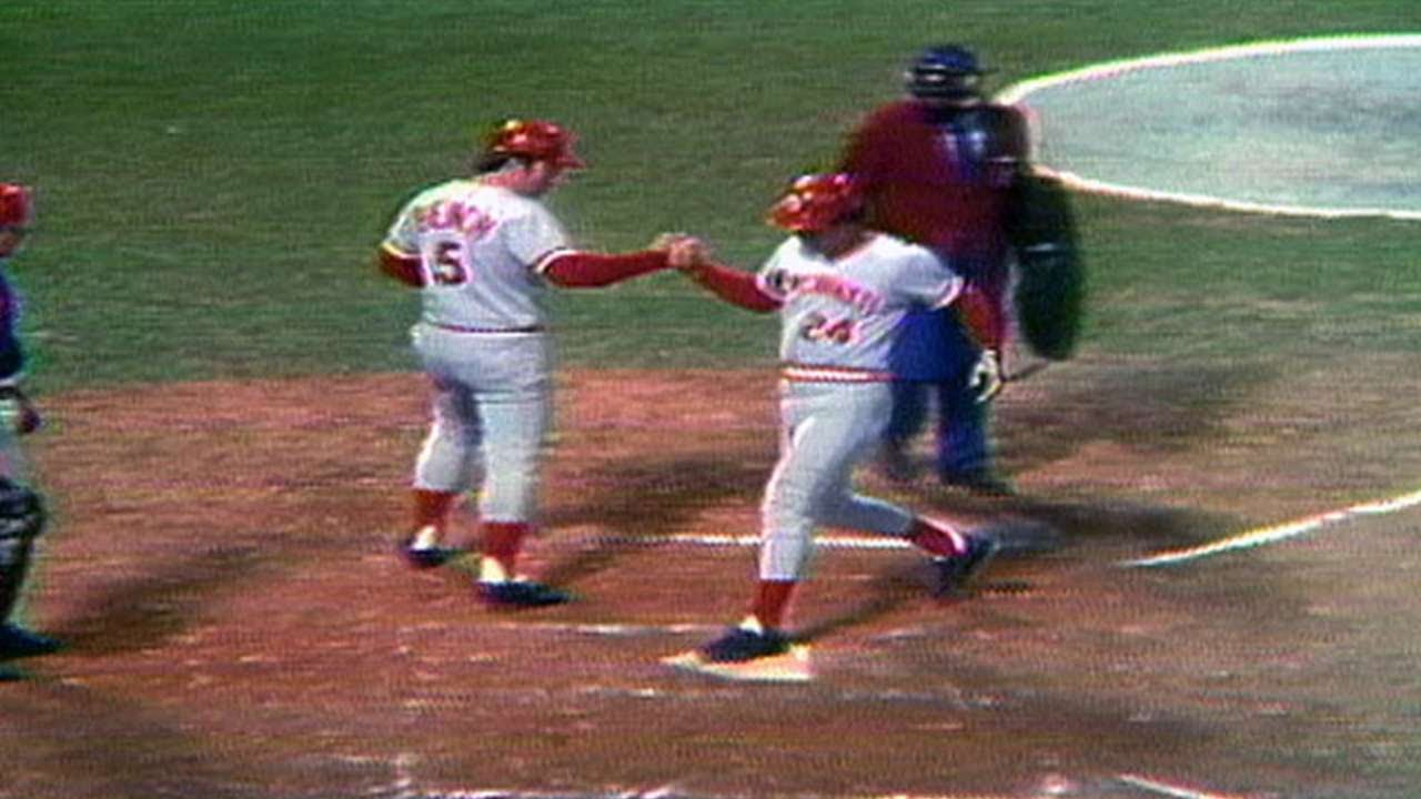 1975 WS Gm7 Perez crushes a two-run blast to left