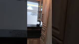 مطبخ خشمونيوم شيت ألوان 3d. مساحه متوسطه مع استغلال كافه المساحات