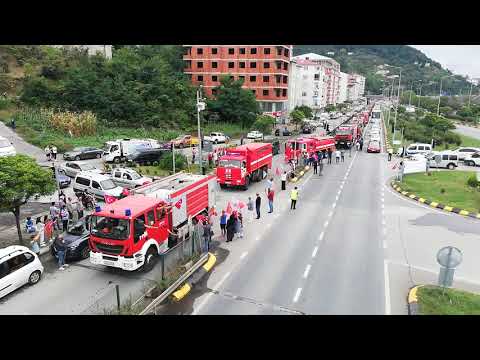 Azerbaycan  İtfaiye Ekipleri yangın bölgelerinden dönüşte Trabzon'un Çarşıbaşı İlçesi'nda sevgi göst