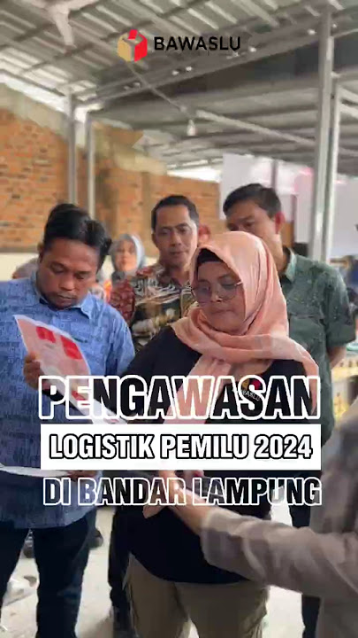 Lolly Suhenty lakukan pengawasan logistik pemilu 2024 di gudang logistik KPU Bandar Lampung.