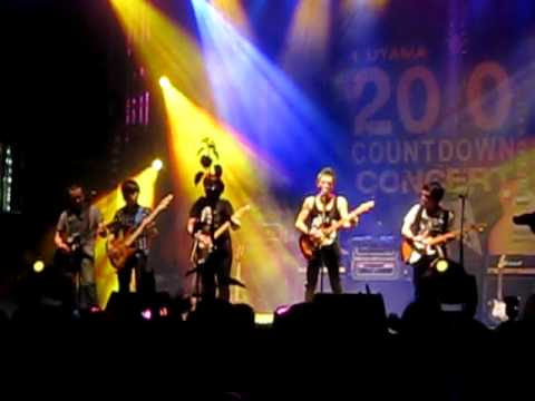 Beyond (Paul Wong & Yip Sai Wing) & Crossfire 乐队 - 海阔天空 @1Utama 2010 Countdown (7/7)