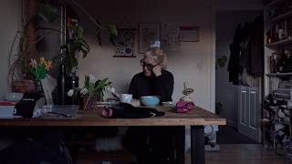 the days all blurred into one. reading, knitting and watching flowers bloom | VLOG