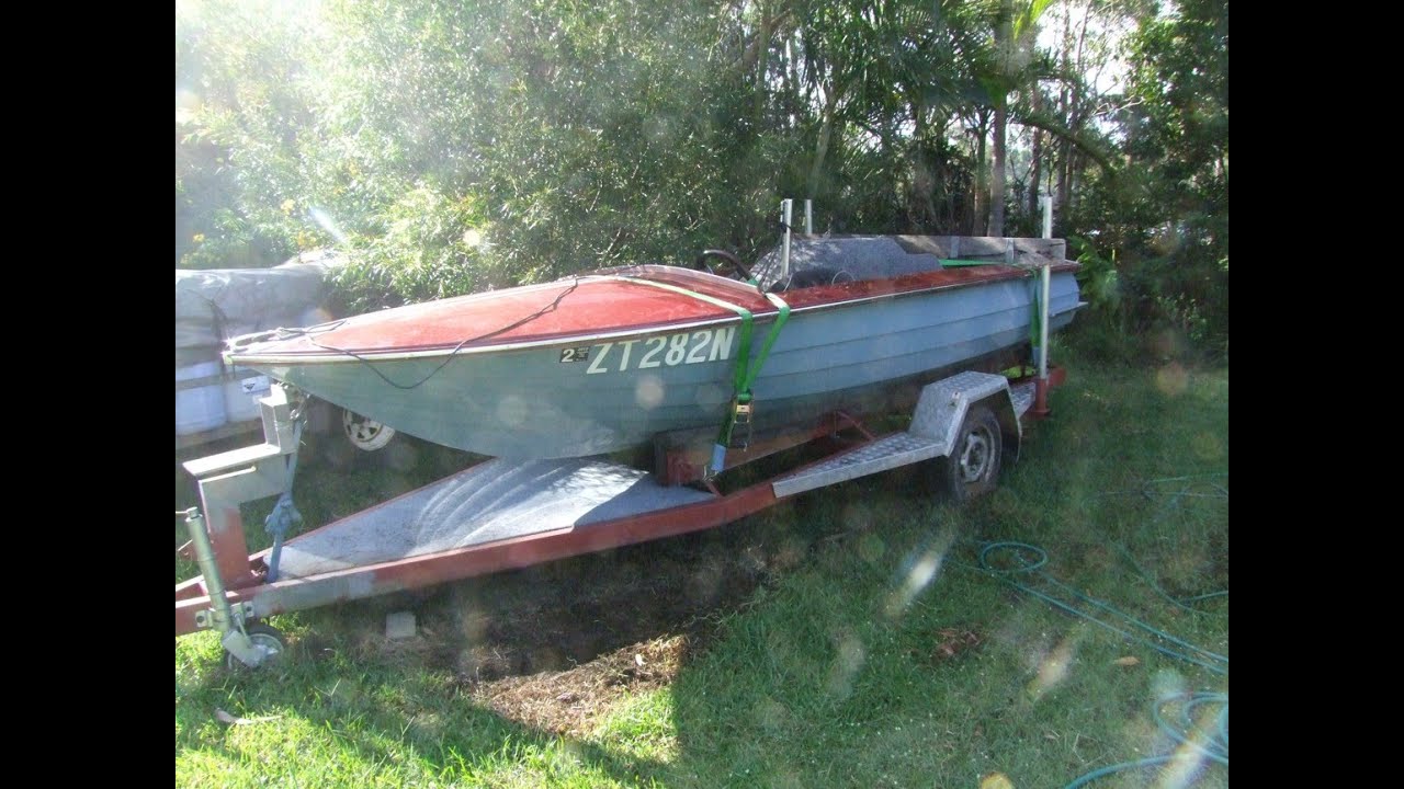 Lewis fibreglass boat 1973 clinker hullshape timbertop 