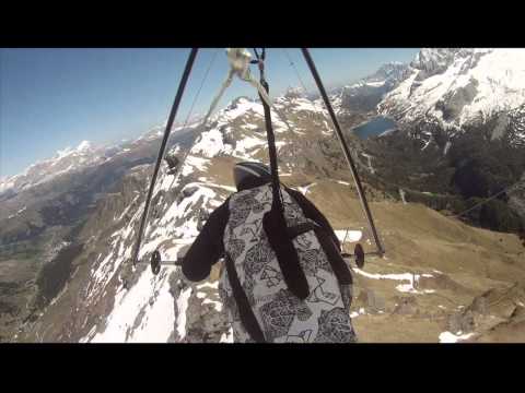 FABIO GIONGO IN VOLO CON IL DELTAPLANO.