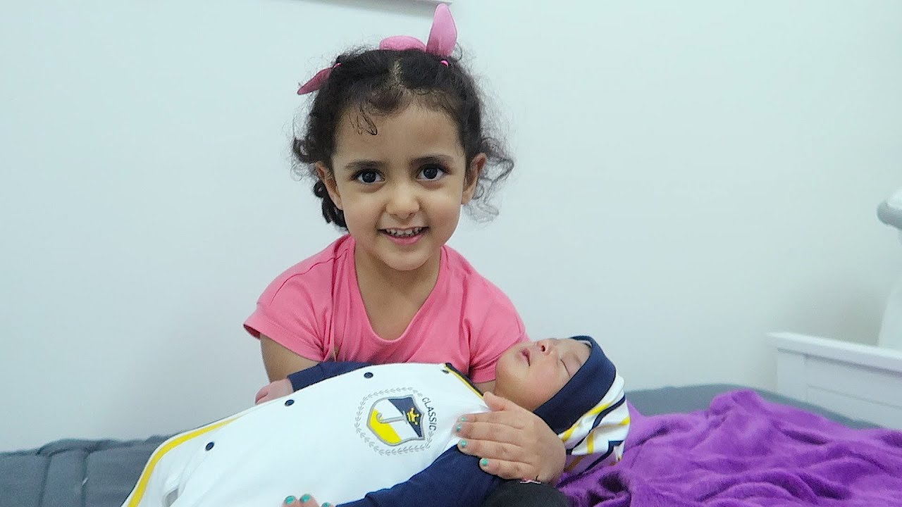 أول مرة لولو تأخذ البيبي!!