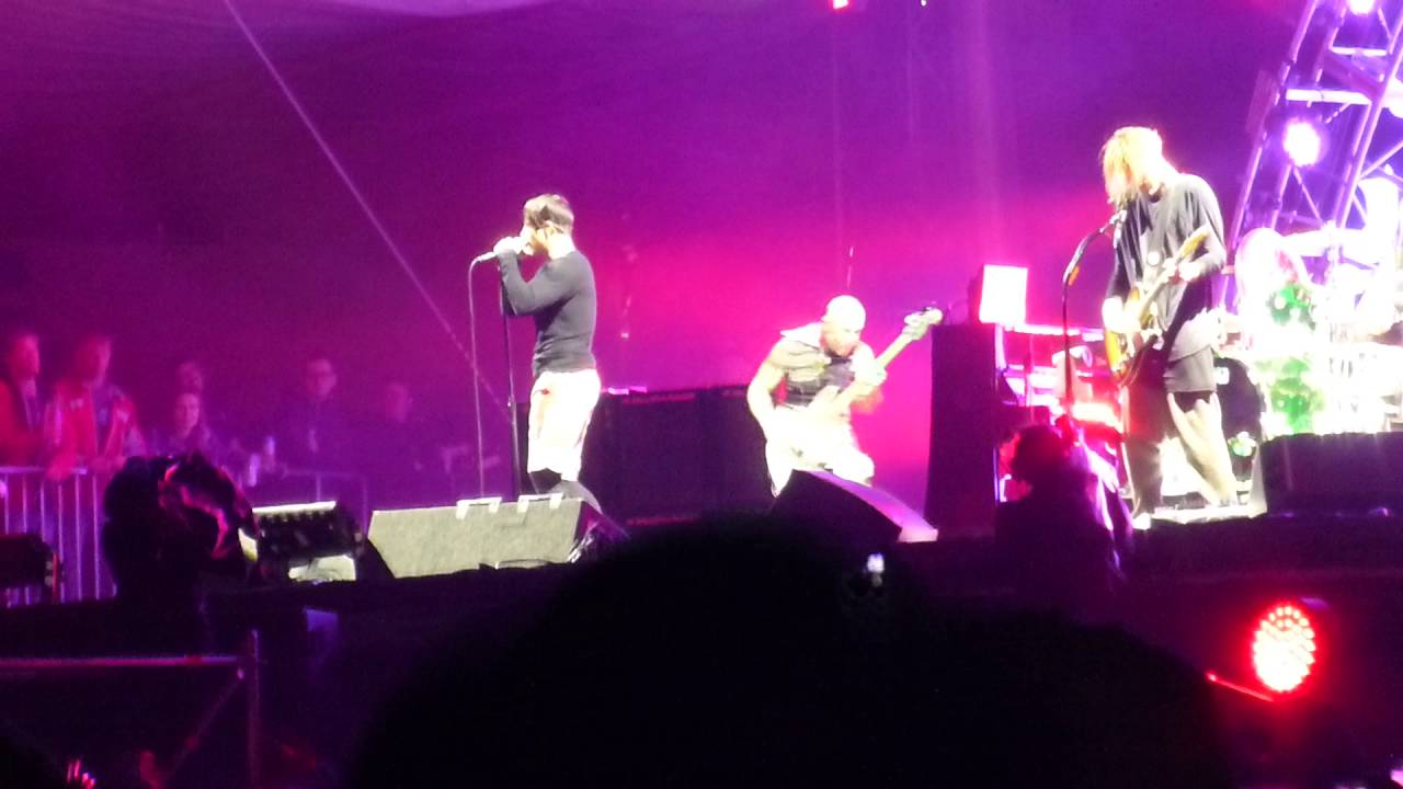 Red Hot Chili Peppers Around the World live Greenfield Festival