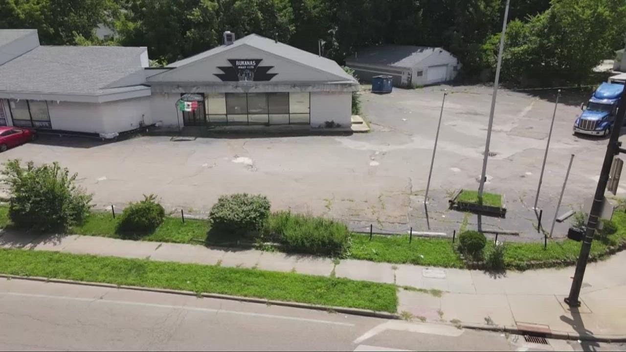 Akron police officer shoots suspect after alleged shooting in bar: Ohio ...