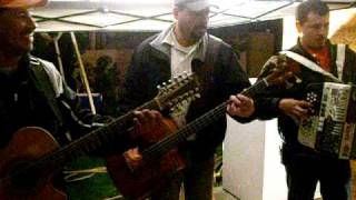 Video thumbnail of "Reyes Del Ranchito - Carga Ladeada"