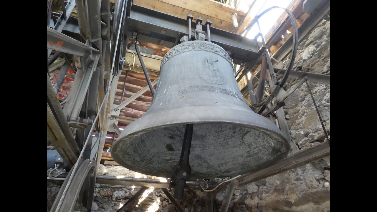 Hippach (Tirol - A) Geläute der Pfarrkirche zu den Hll. Ingenuin und Albuin
