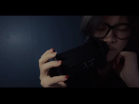 ASMR：先生は低音声で、触診耳キスをします。