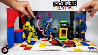 DIORAMA de PROJECT PLAYTIME (Boxy Boo, Huggy Wuggy y Mommy LL) de Plastilina & Cartón | PlastiVerse