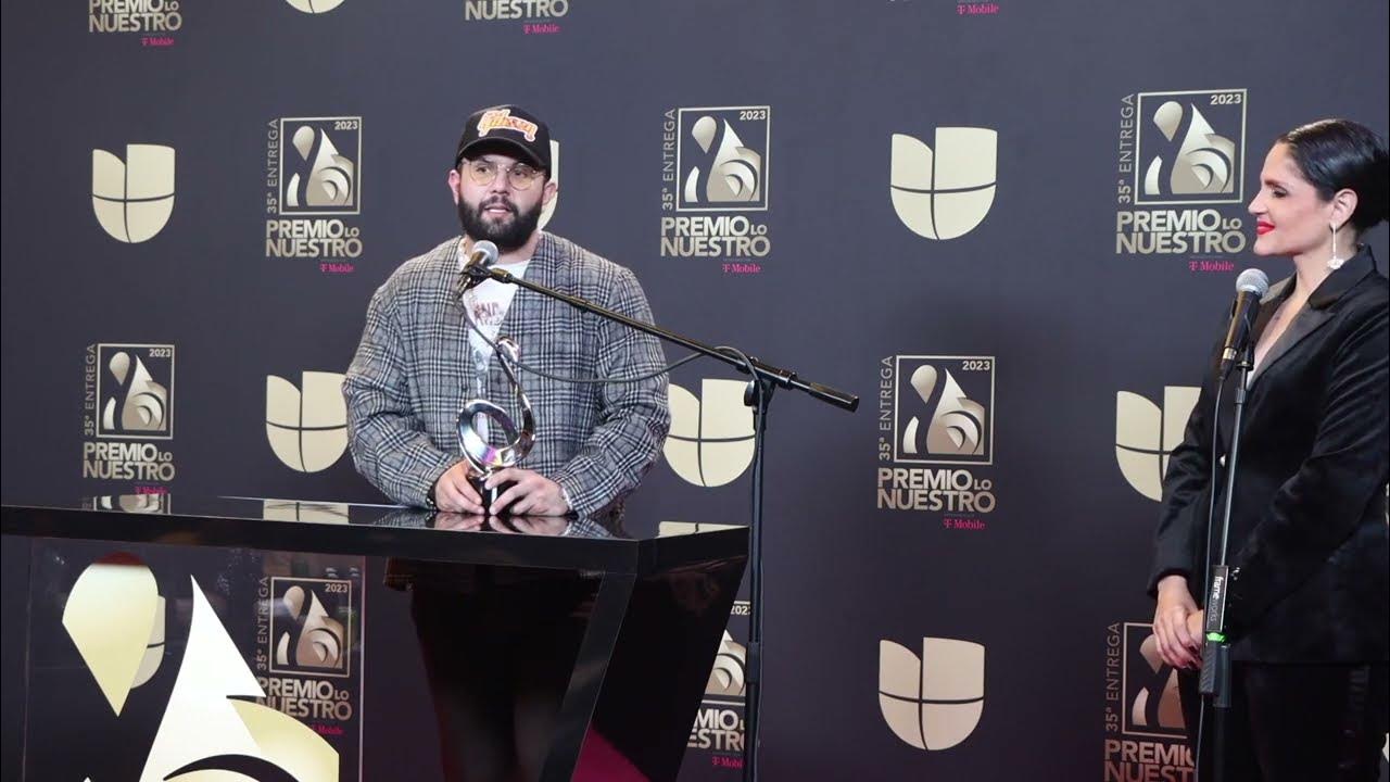 Carin Leon ganador de Premio Lo Nuestro 2023 Univision Entrevista